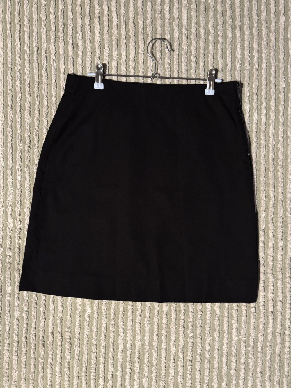 Everlane Black Mini Skirt (Size 8)